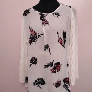 Vince Camuto Blouse NWT Romantic Ivory Medium